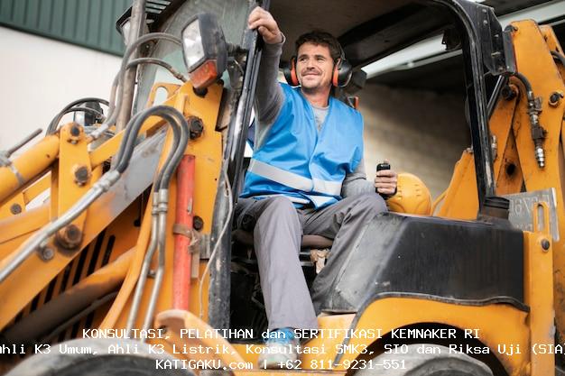 Tips Perawatan Alat Berat Backhoe Loader 