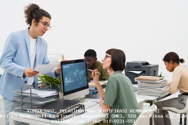 Tugas Kerja Ahli Sistem Infomasi Tugas Ahli Sistem Informasi, Manajemen Data, Keamanan Informasi, Pengembangan Perangkat Lunak