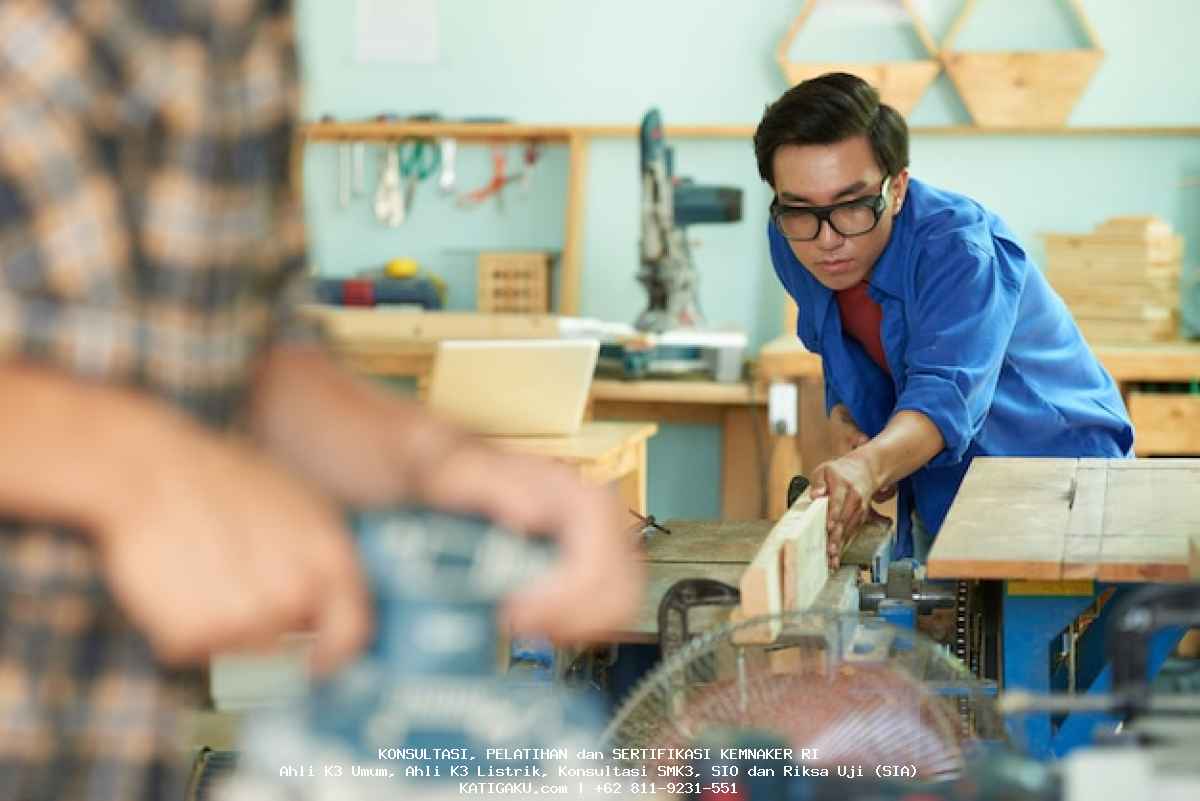 Tugas Kerja Pengadministrasi Gudang Tugas Kerja Pengadministrasi Gudang, Manajemen Gudang, Logistik Persediaan